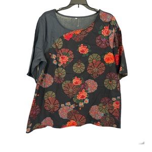 Women’s Navy Floral Top Size Large